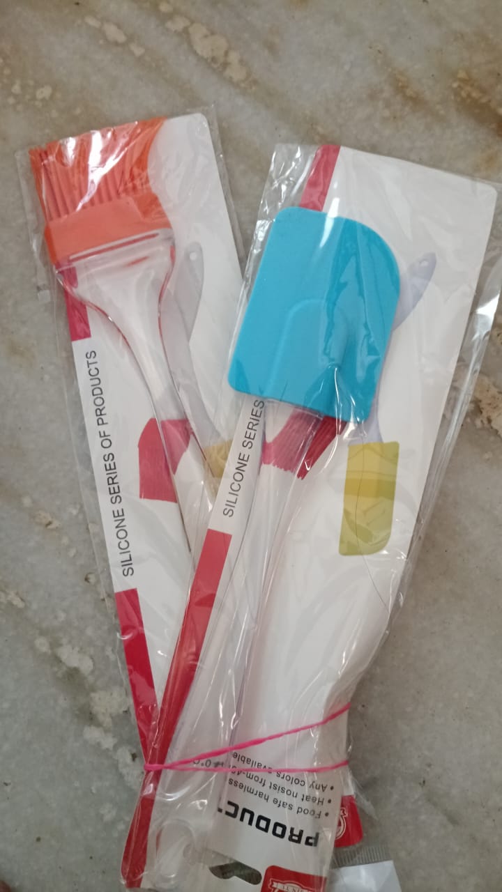 2-in-1 Heat Resistant Silicone Spatula & Oil Basting Brush Set - 99rs